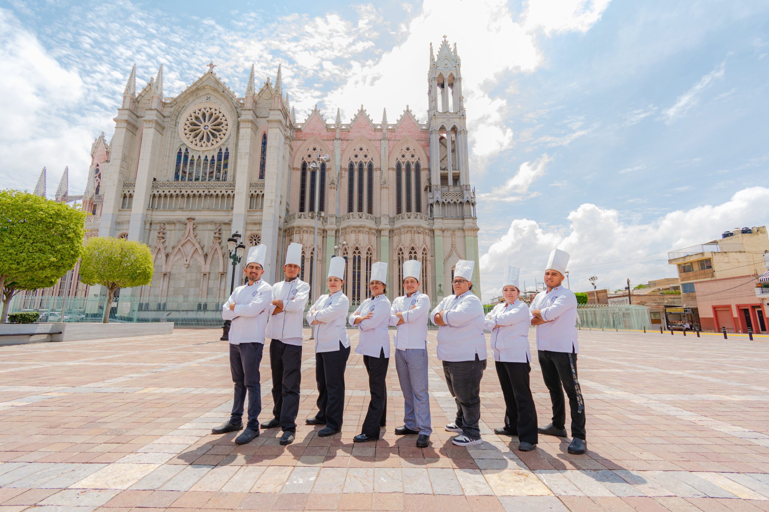 👨‍🍳🏨 ¡Hoteles Buscan Cocineros! Descubre los Requisitos, Salarios y Cómo Postular a las Mejores Vacantes
