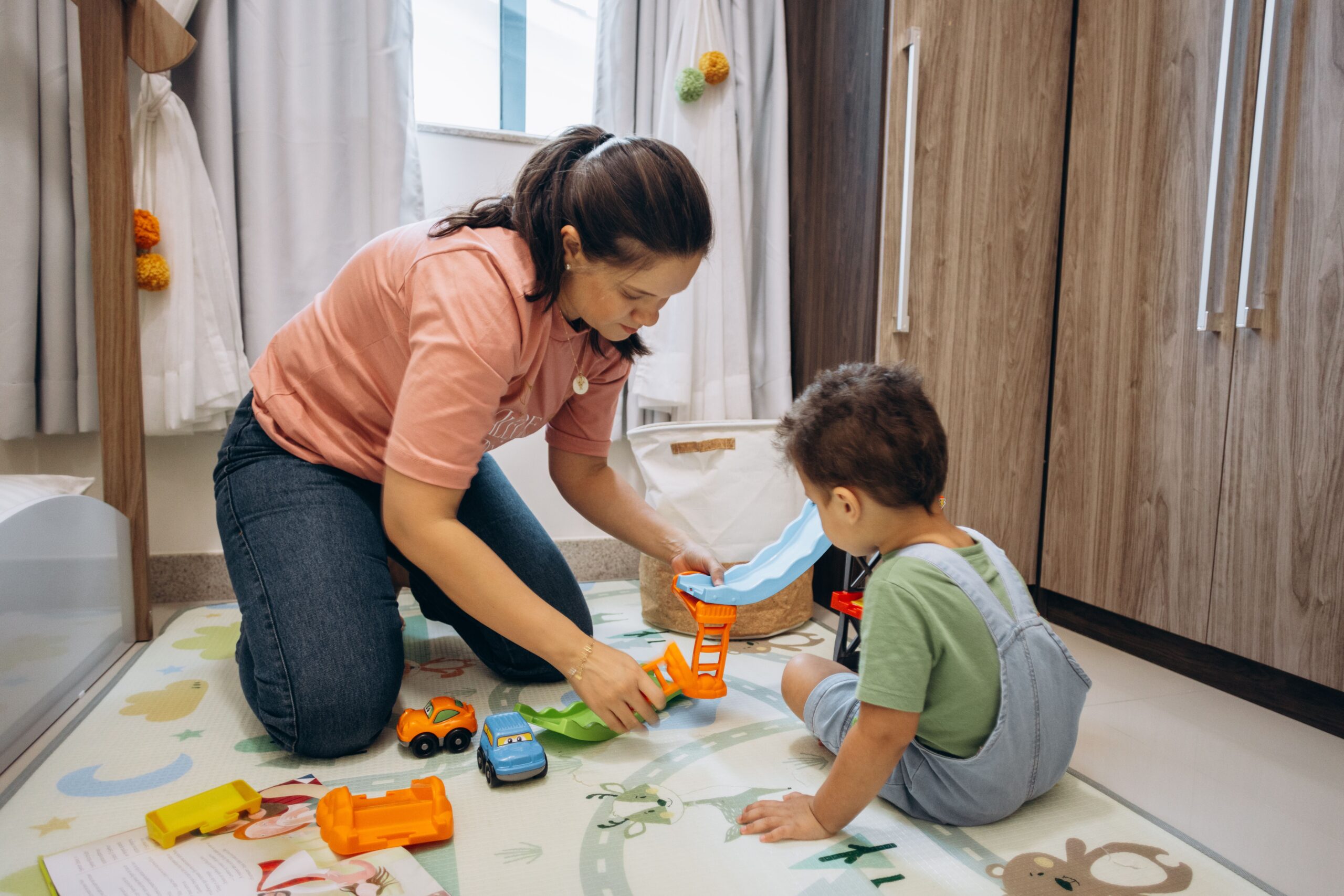 👶🇺🇸 ¡Convocatoria para Cuidadores Infantiles en Estados Unidos! Conoce los Requisitos, Salarios y Cómo Postular